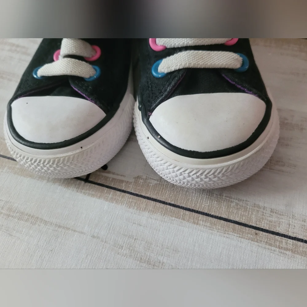 Converse Sz 5 Kids High-Top Sneakers